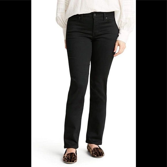 Signature by Levi Strauss & Co.Gold Label Women's Totally Shaping Straight Jeans - Picture 1 of 9